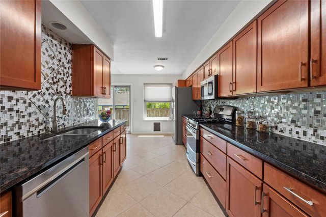 8411 Bargamin DR, Austin, TX 78736