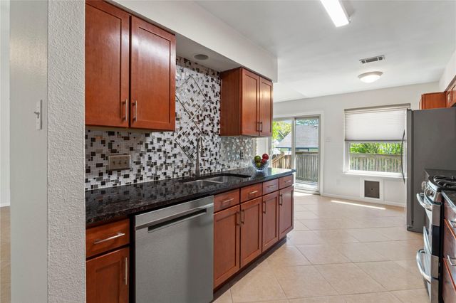 8411 Bargamin DR, Austin, TX 78736