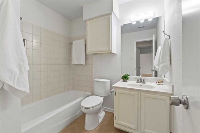 8411 Bargamin DR, Austin, TX 78736