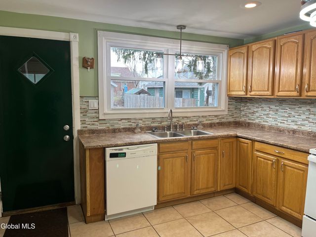 1719 Oneida Street, Schenectady, NY 12308