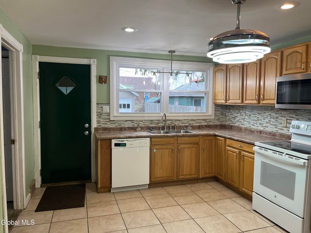 1719 Oneida Street, Schenectady, NY 12308