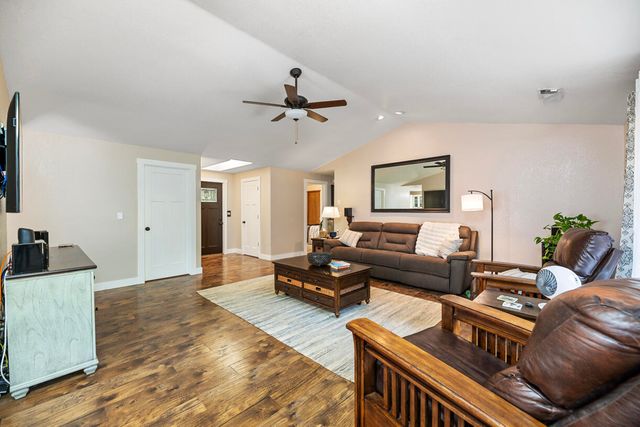 203 Edgerton Lane, Wolf Creek, OR 97497