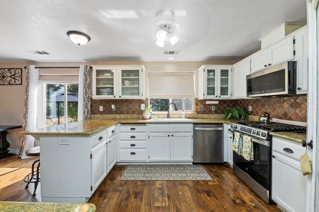 203 Edgerton Lane, Wolf Creek, OR 97497