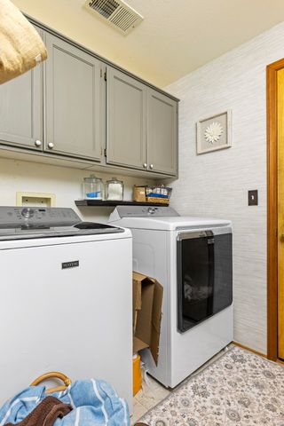 203 Edgerton Lane, Wolf Creek, OR 97497