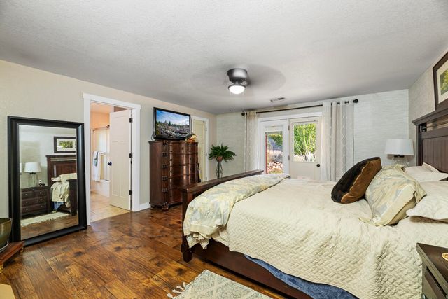 203 Edgerton Lane, Wolf Creek, OR 97497