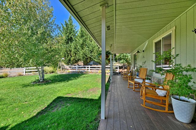 203 Edgerton Lane, Wolf Creek, OR 97497