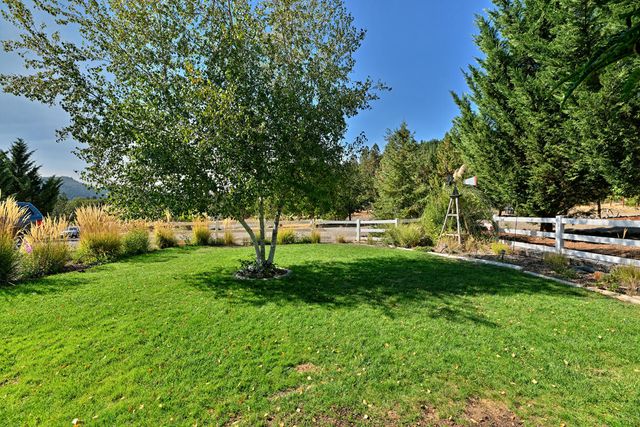 203 Edgerton Lane, Wolf Creek, OR 97497
