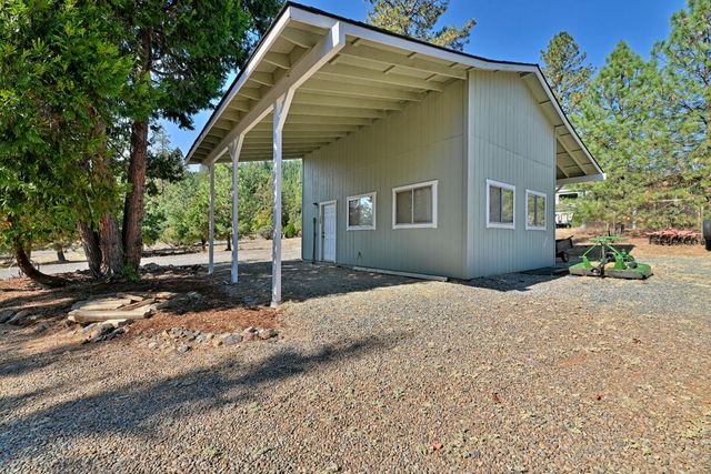 203 Edgerton Lane, Wolf Creek, OR 97497