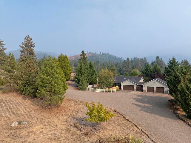203 Edgerton Lane, Wolf Creek, OR 97497