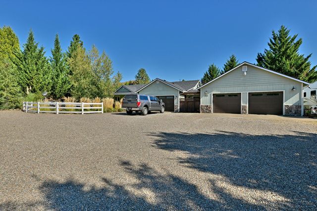 203 Edgerton Lane, Wolf Creek, OR 97497