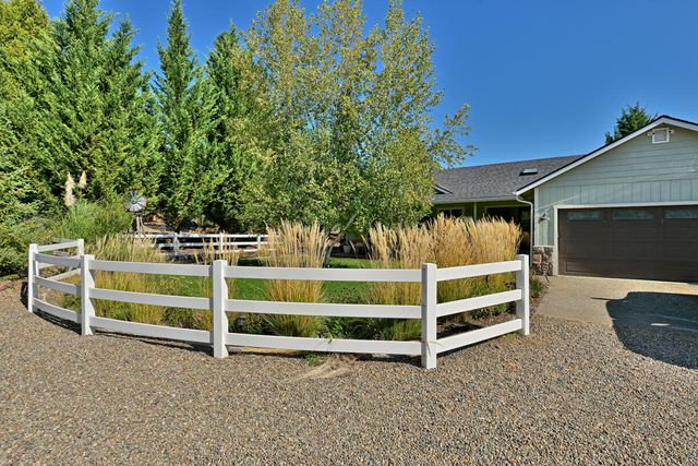 203 Edgerton Lane, Wolf Creek, OR 97497