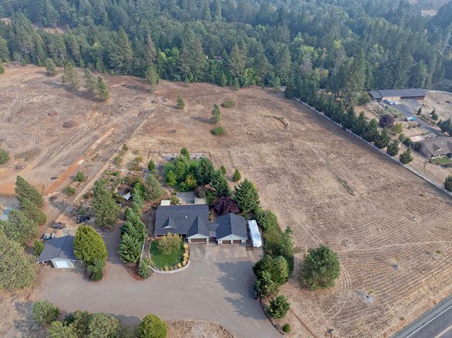 203 Edgerton Lane, Wolf Creek, OR 97497