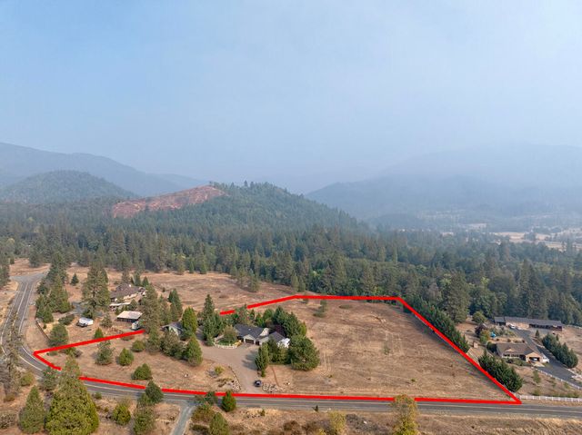 203 Edgerton Lane, Wolf Creek, OR 97497