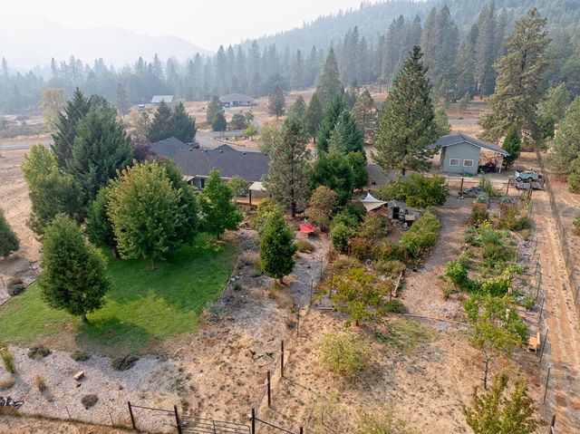 203 Edgerton Lane, Wolf Creek, OR 97497