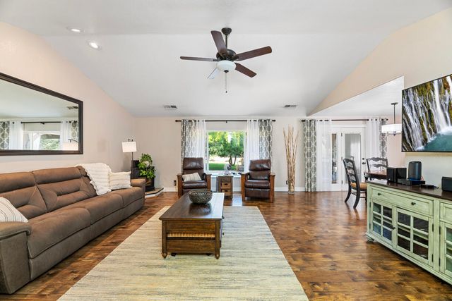 203 Edgerton Lane, Wolf Creek, OR 97497