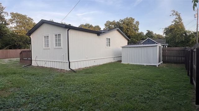 811 Thompson Street, Gainesville, TX 76240