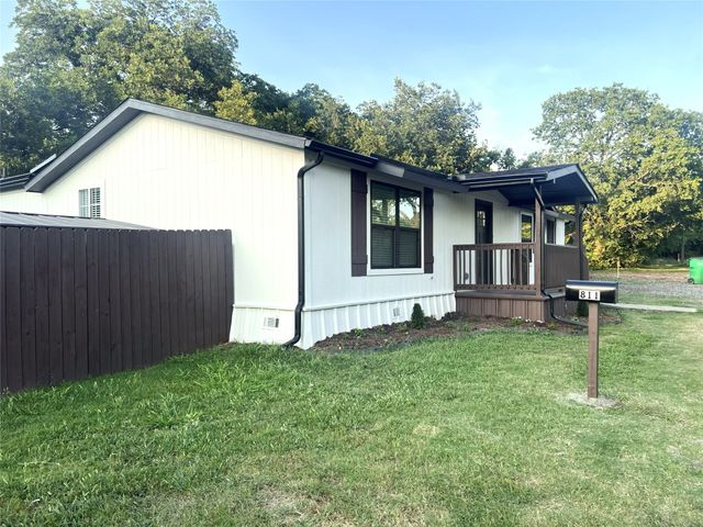 811 Thompson Street, Gainesville, TX 76240
