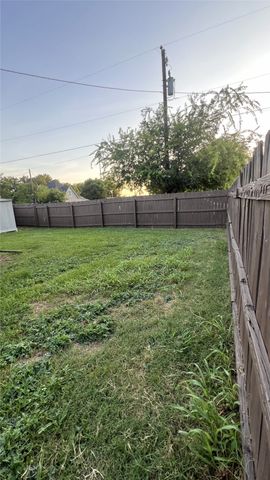 811 Thompson Street, Gainesville, TX 76240