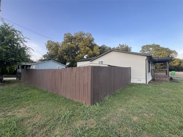 811 Thompson Street, Gainesville, TX 76240