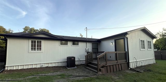 811 Thompson Street, Gainesville, TX 76240