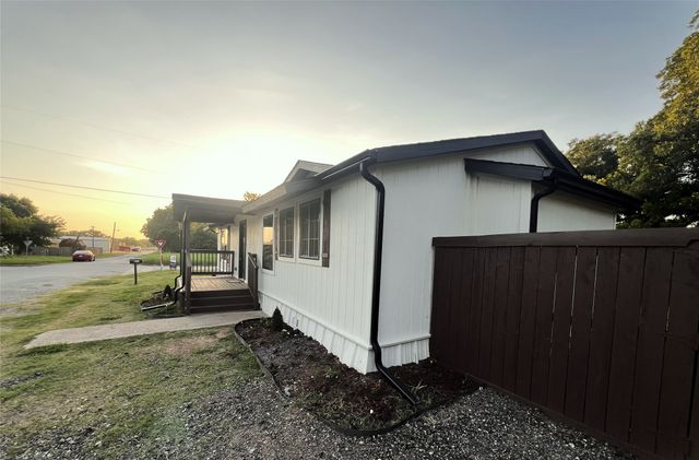 811 Thompson Street, Gainesville, TX 76240