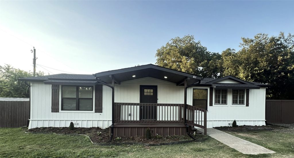 811 Thompson Street, Gainesville, TX 76240