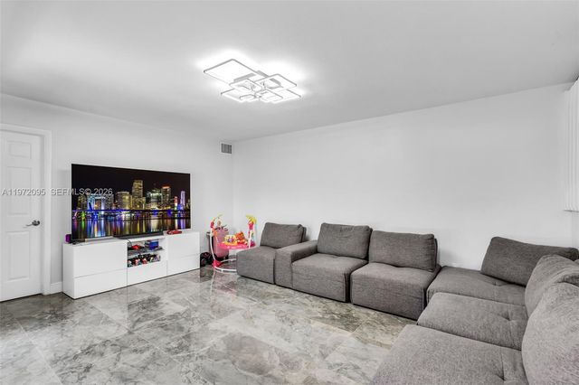 11903 SW 11th Ct, Davie, FL 33325