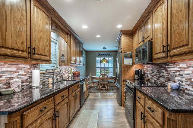 415 Rosedale Drive, Gainesville, TX 76240