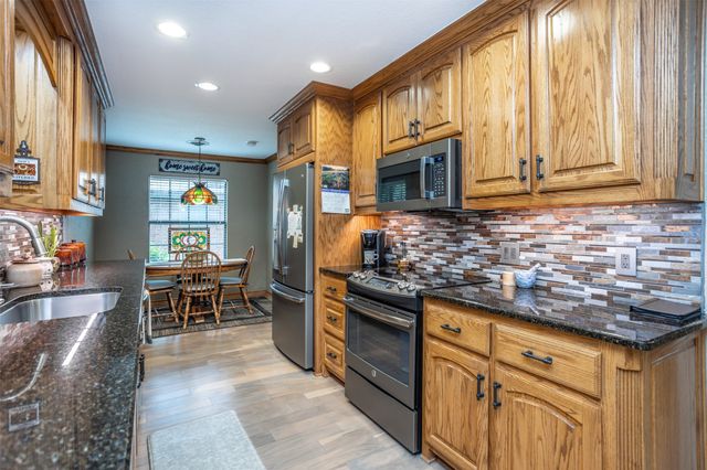 415 Rosedale Drive, Gainesville, TX 76240