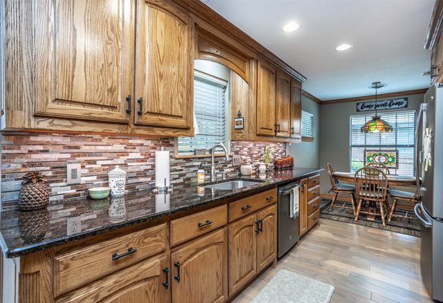 415 Rosedale Drive, Gainesville, TX 76240