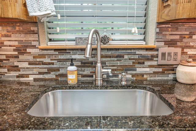 415 Rosedale Drive, Gainesville, TX 76240
