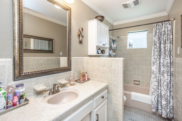 415 Rosedale Drive, Gainesville, TX 76240