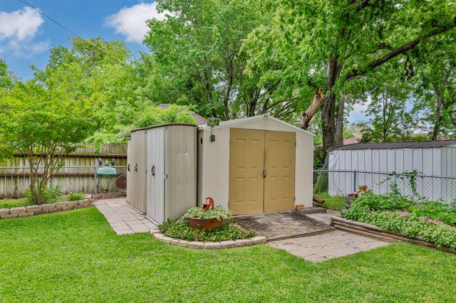 415 Rosedale Drive, Gainesville, TX 76240