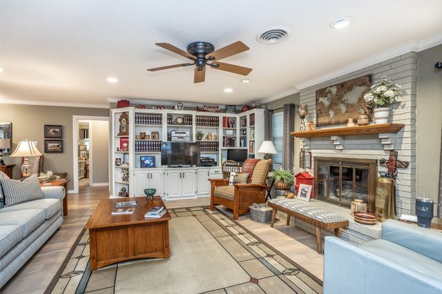 415 Rosedale Drive, Gainesville, TX 76240