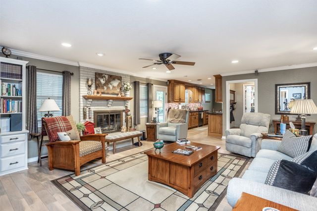 415 Rosedale Drive, Gainesville, TX 76240