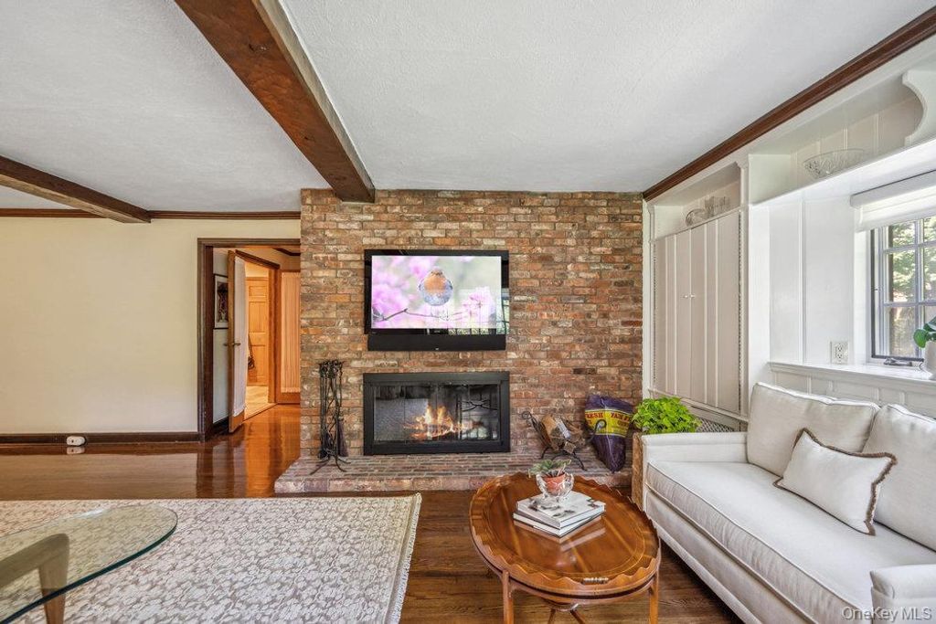34 Wensley Drive, Great Neck, NY 11021 — photo 4