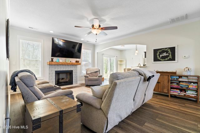 405 Falls Creek Court, Jacksonville, NC 28540