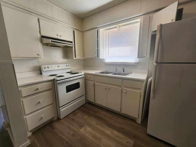 609 38th Street, B, Lubbock, TX 79404