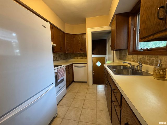 1830 COLLEGE Street, Springfield, IL 62704
