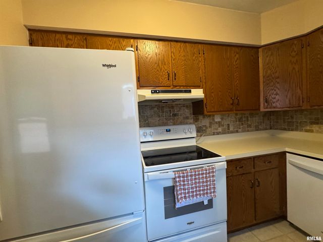 1830 COLLEGE Street, Springfield, IL 62704