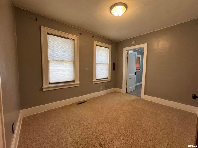 1830 COLLEGE Street, Springfield, IL 62704