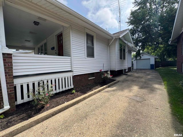 1830 COLLEGE Street, Springfield, IL 62704
