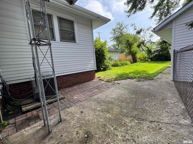1830 COLLEGE Street, Springfield, IL 62704