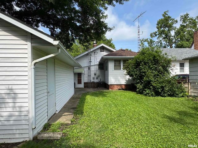 1830 COLLEGE Street, Springfield, IL 62704