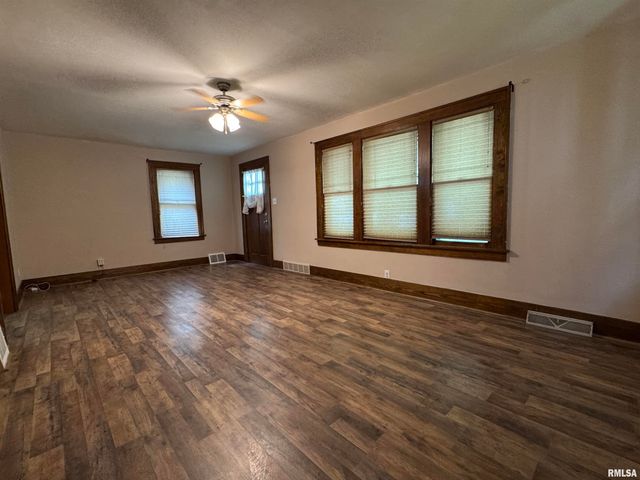 1830 COLLEGE Street, Springfield, IL 62704