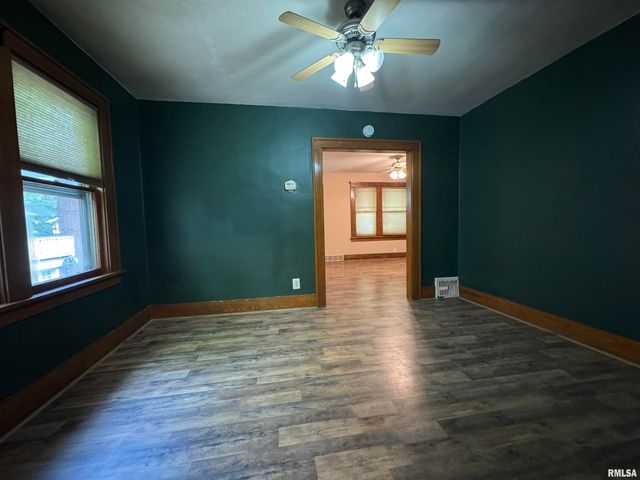 1830 COLLEGE Street, Springfield, IL 62704