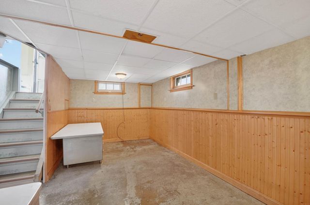 713 Riehl Street, Waterloo, IA 50703