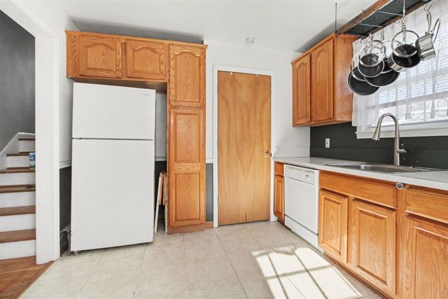 31748 Rosslyn Avenue, Garden City, MI 48135