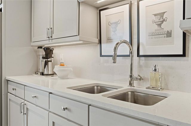 800 W 5th ST 1001, Austin, TX 78703