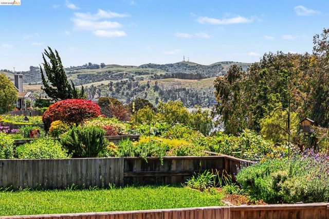 1757 Stuart Ct, Benicia, CA 94510